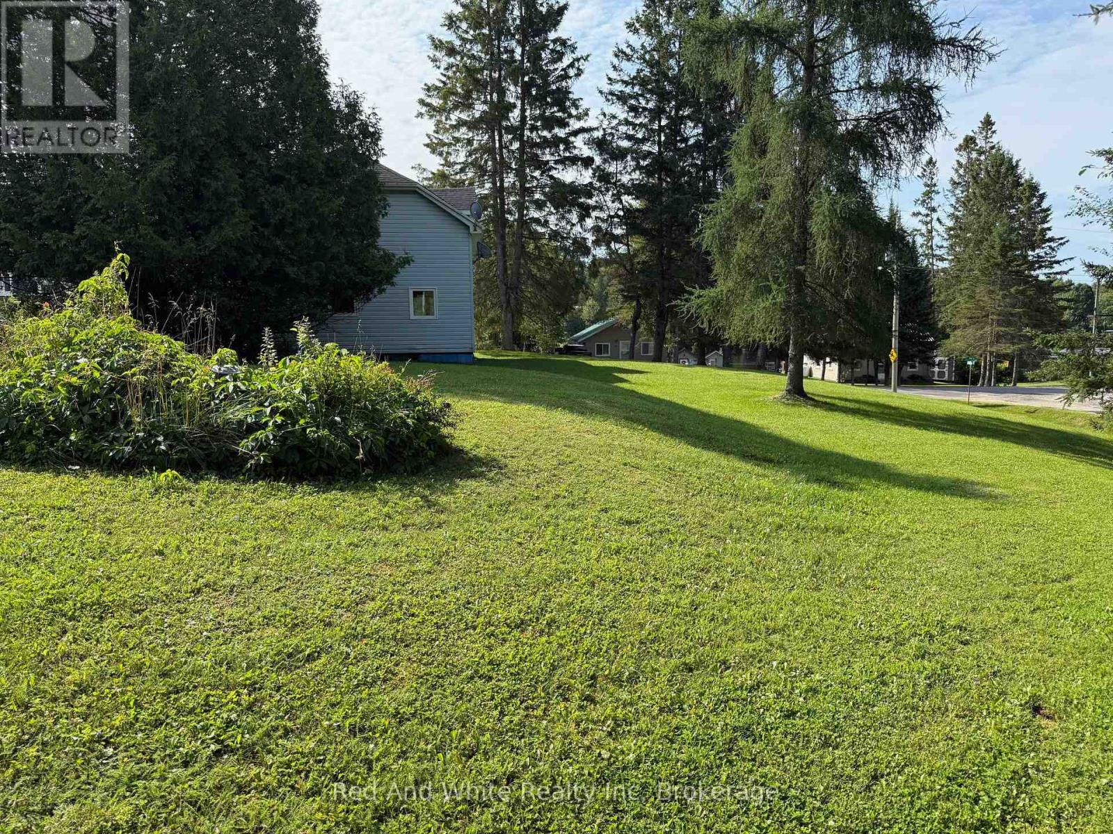 10 Burrows Street, Magnetawan, Ontario  P0A 1P0 - Photo 5 - X12309063