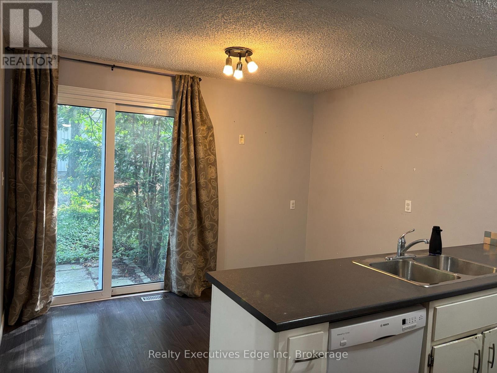 322 Scottsdale Drive, Guelph, Ontario  N1G 2K8 - Photo 13 - X12309305