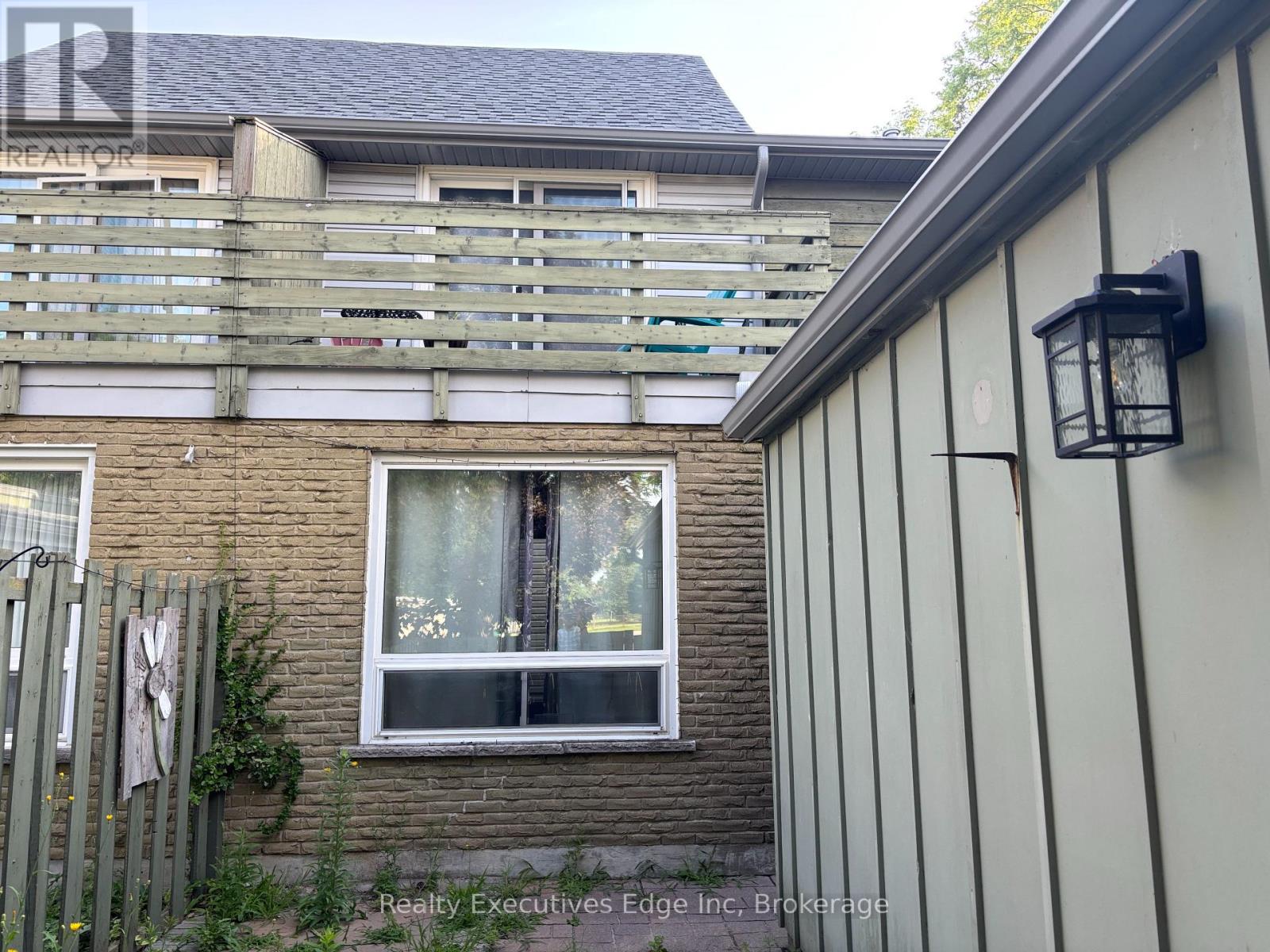 322 Scottsdale Drive, Guelph, Ontario  N1G 2K8 - Photo 3 - X12309305