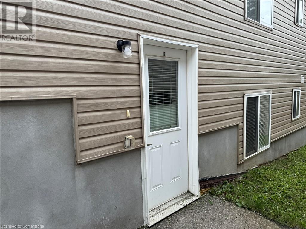 401 Greenfield Avenue Unit# B, Kitchener, Ontario  N2C 1E6 - Photo 3 - 40754669