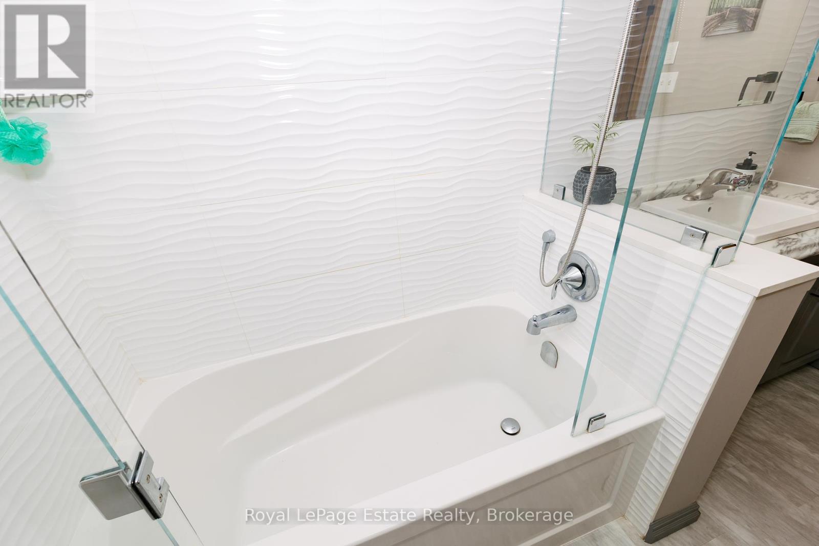 1157 Between Lakes Trail, Minden Hills, Ontario  K0M 1J1 - Photo 30 - X12309594