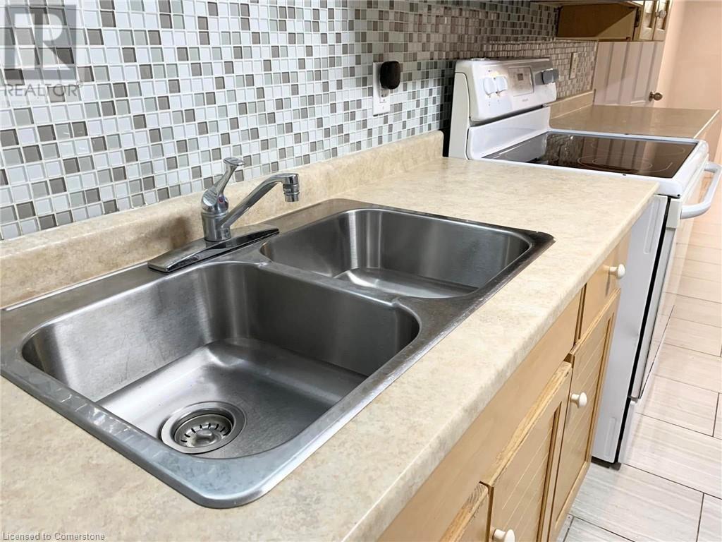 563 Frederick Street Unit# B, Kitchener, Ontario  N2B 2A7 - Photo 4 - 40748393