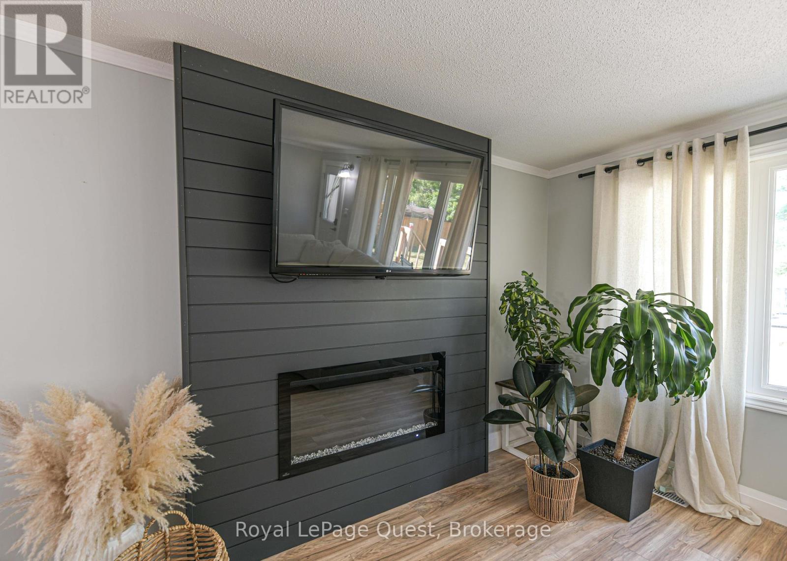 401 Mississaga Street W, Orillia, Ontario  L3V 3C4 - Photo 18 - S12309813
