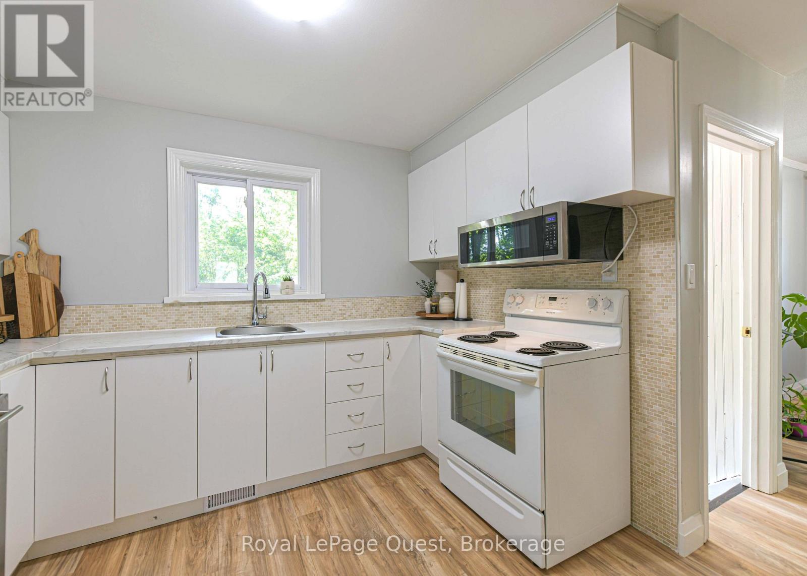 401 Mississaga Street W, Orillia, Ontario  L3V 3C4 - Photo 27 - S12309813