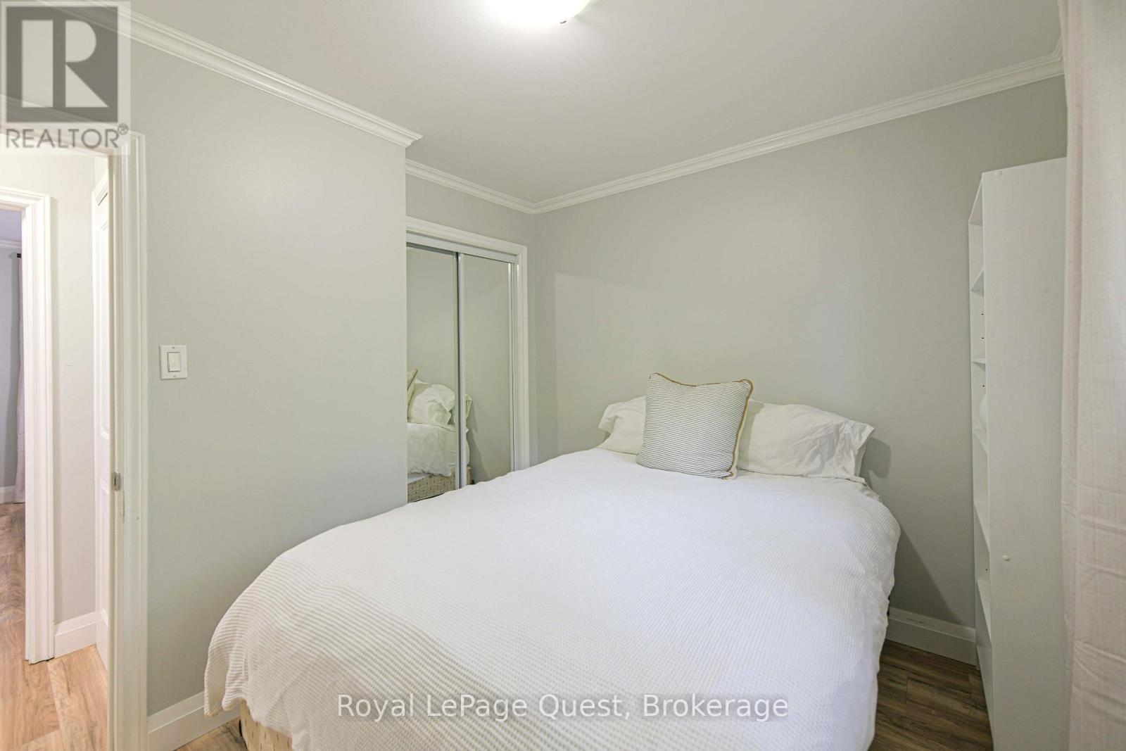 401 Mississaga Street W, Orillia, Ontario  L3V 3C4 - Photo 35 - S12309813