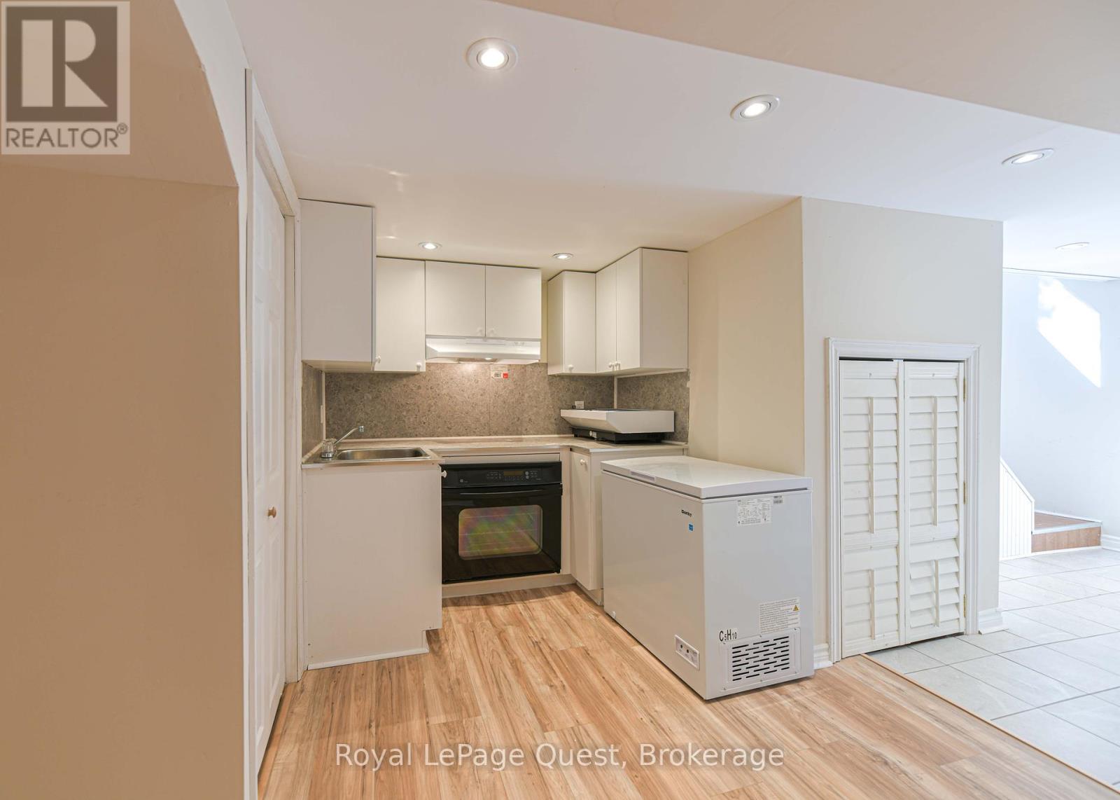 401 Mississaga Street W, Orillia, Ontario  L3V 3C4 - Photo 44 - S12309813