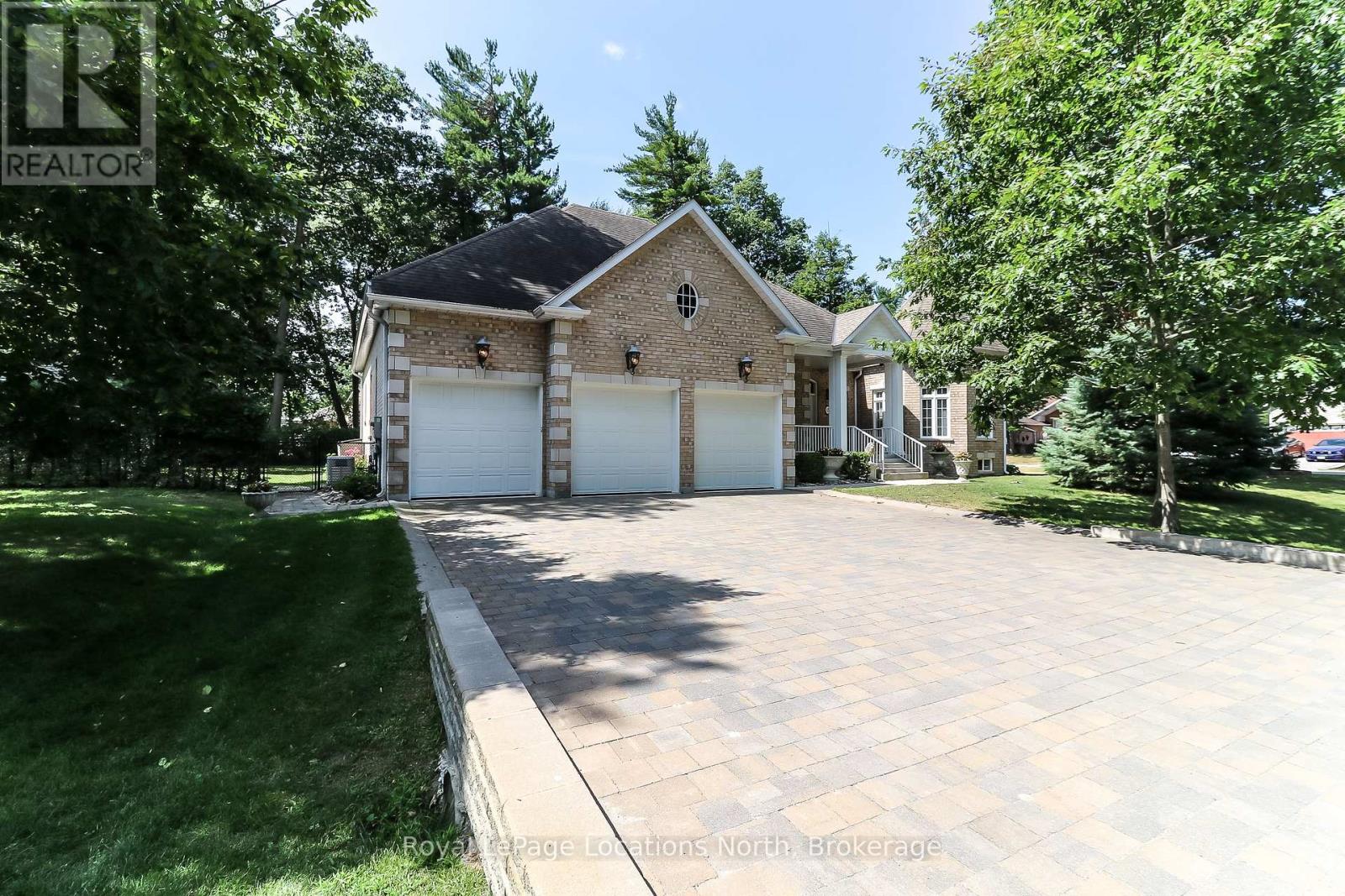 15 DOWNER CRESCENT, Wasaga Beach, Ontario