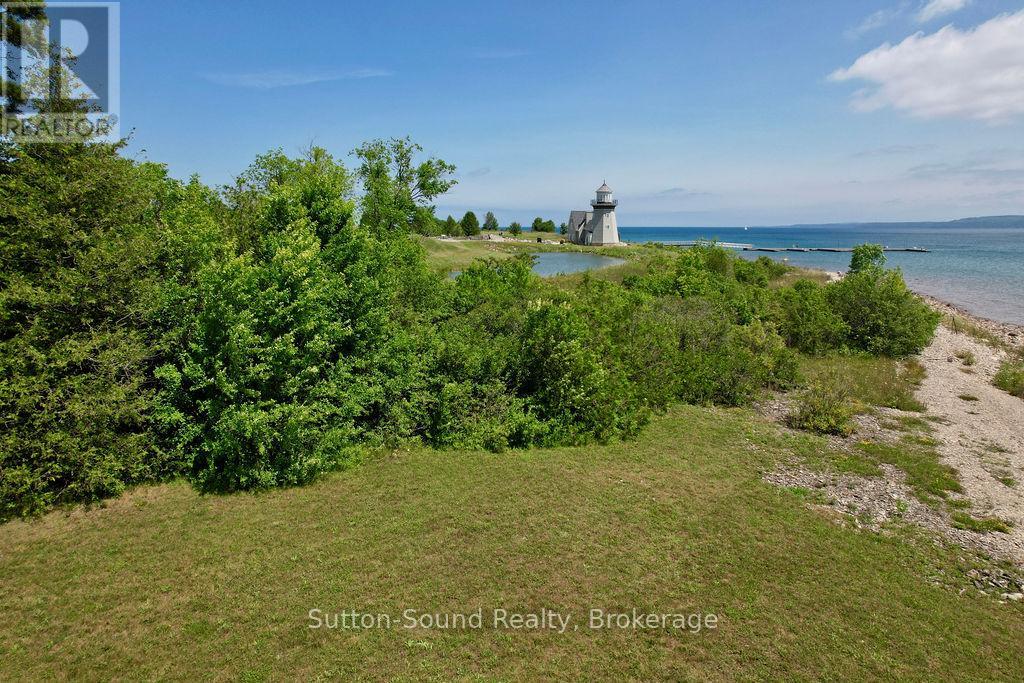 542 Punkinseed Lane, Georgian Bluffs, Ontario  N0H 1S0 - Photo 4 - X12310374