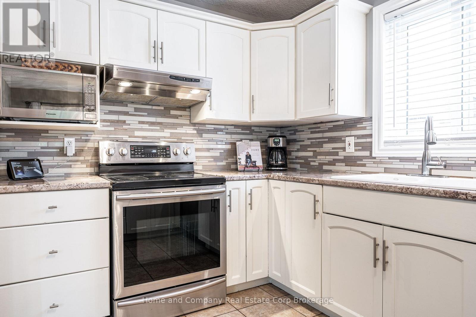 155 Franklin Drive, Stratford, Ontario  N5A 6R1 - Photo 10 - X12310652
