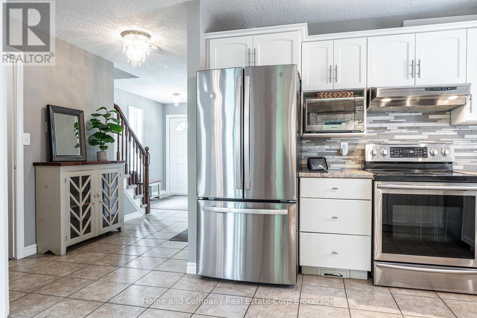 155 Franklin Drive, Stratford, Ontario  N5A 6R1 - Photo 12 - X12310652