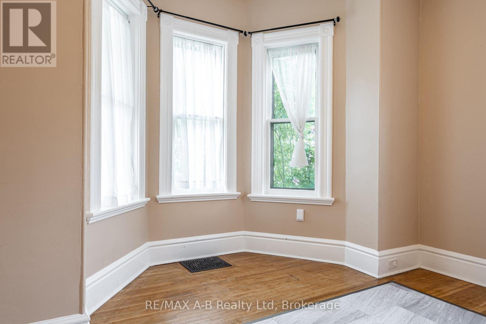 773 Rathbourne Avenue, Woodstock, Ontario  N4S 4L8 - Photo 4 - X12311198
