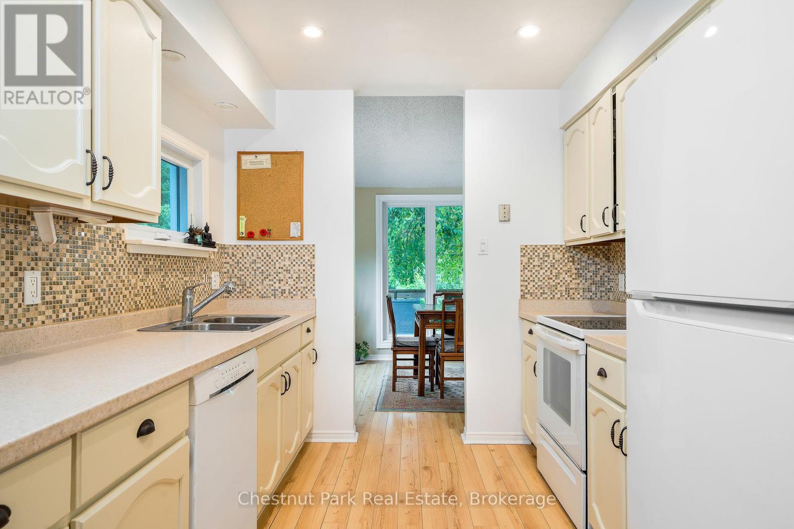 164 Slabtown Road, Blue Mountains, Ontario  N0H 1J0 - Photo 12 - X12311543