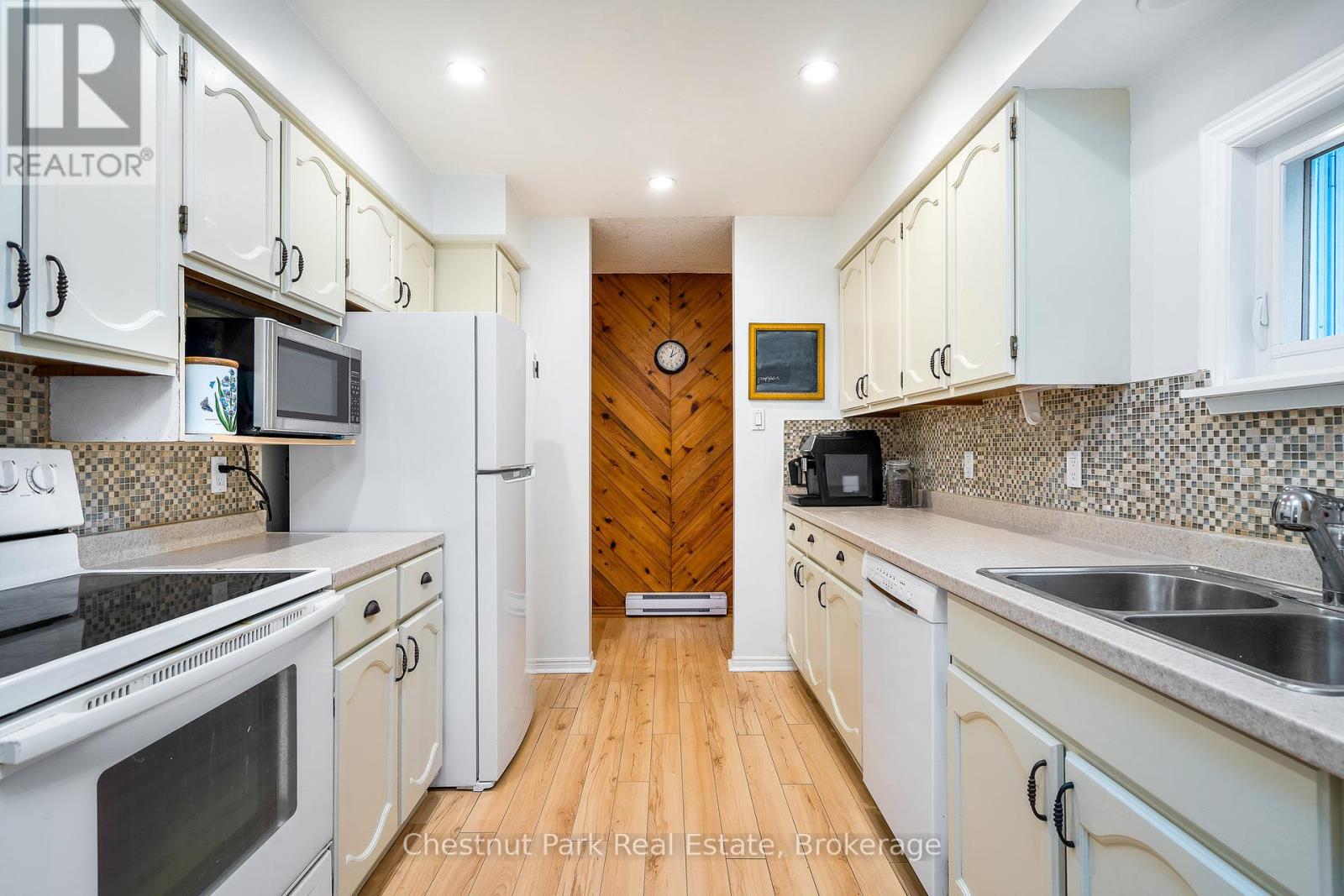 164 Slabtown Road, Blue Mountains, Ontario  N0H 1J0 - Photo 15 - X12311543