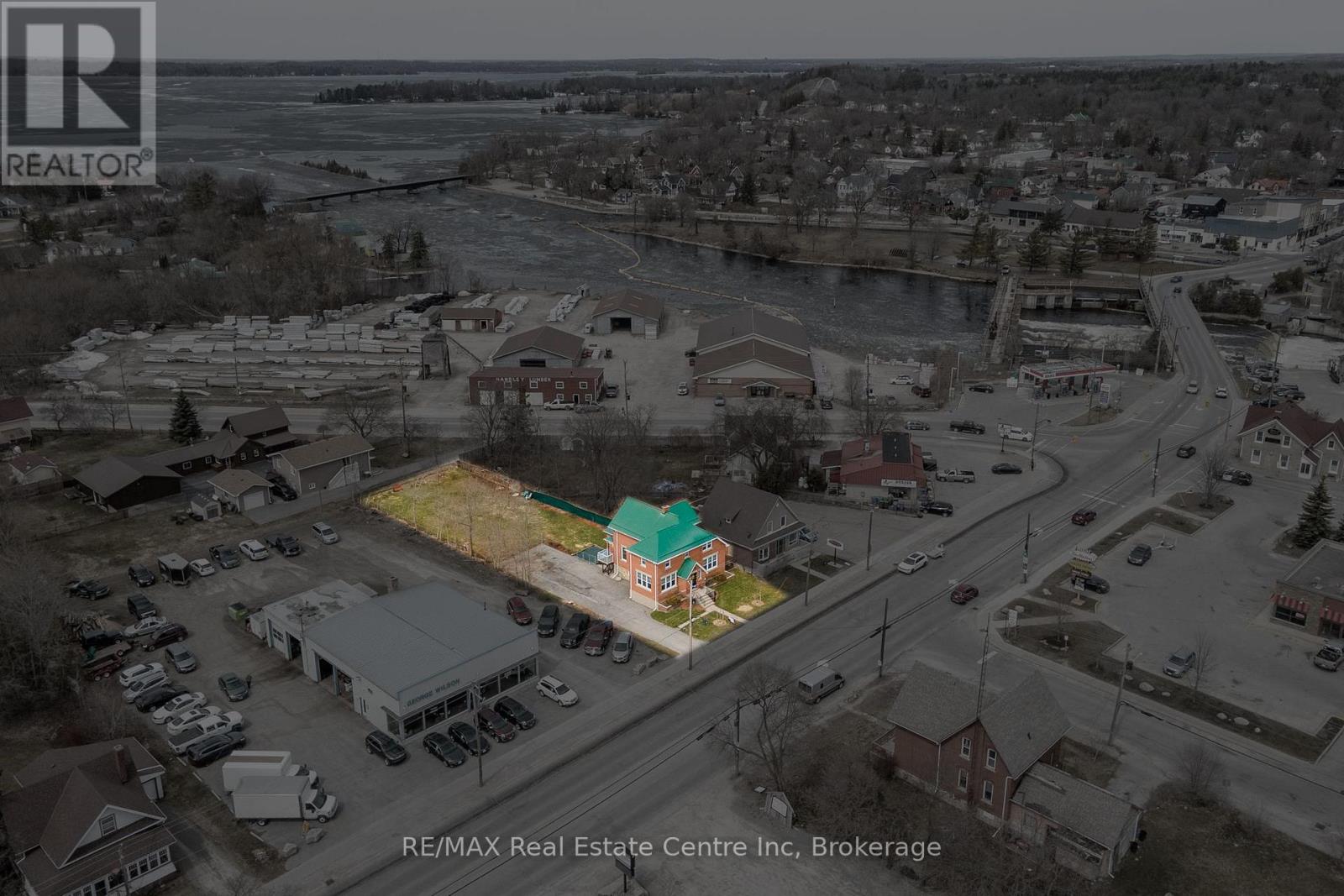 24 Lindsay Street, Kawartha Lakes, Ontario  K0M 1N0 - Photo 2 - X12311960