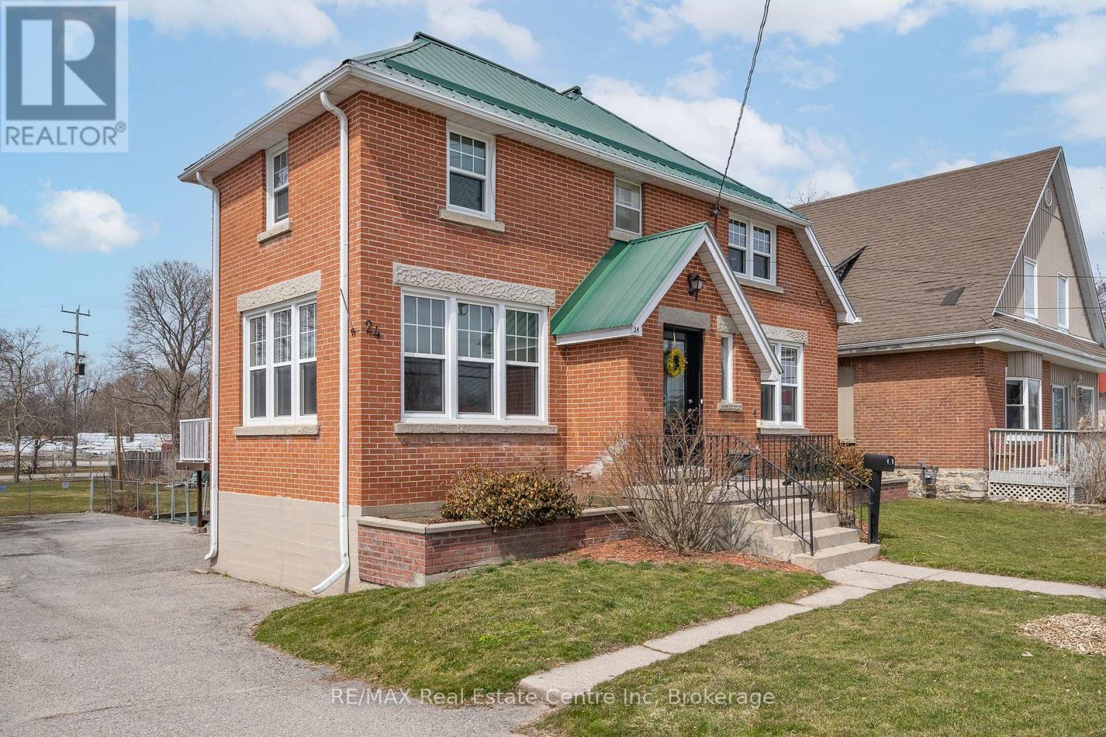 24 Lindsay Street, Kawartha Lakes, Ontario  K0M 1N0 - Photo 22 - X12311960