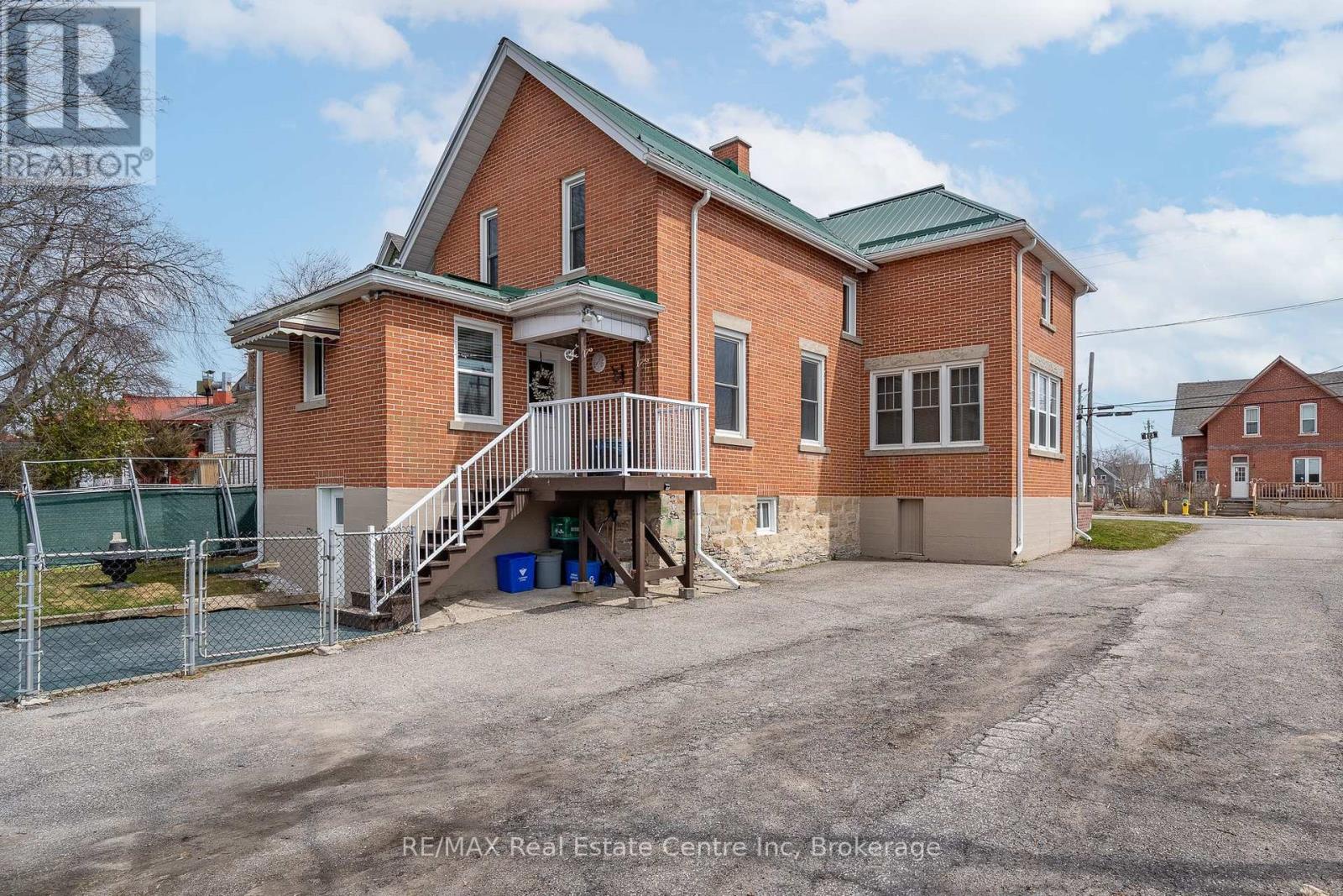 24 Lindsay Street, Kawartha Lakes, Ontario  K0M 1N0 - Photo 27 - X12311960