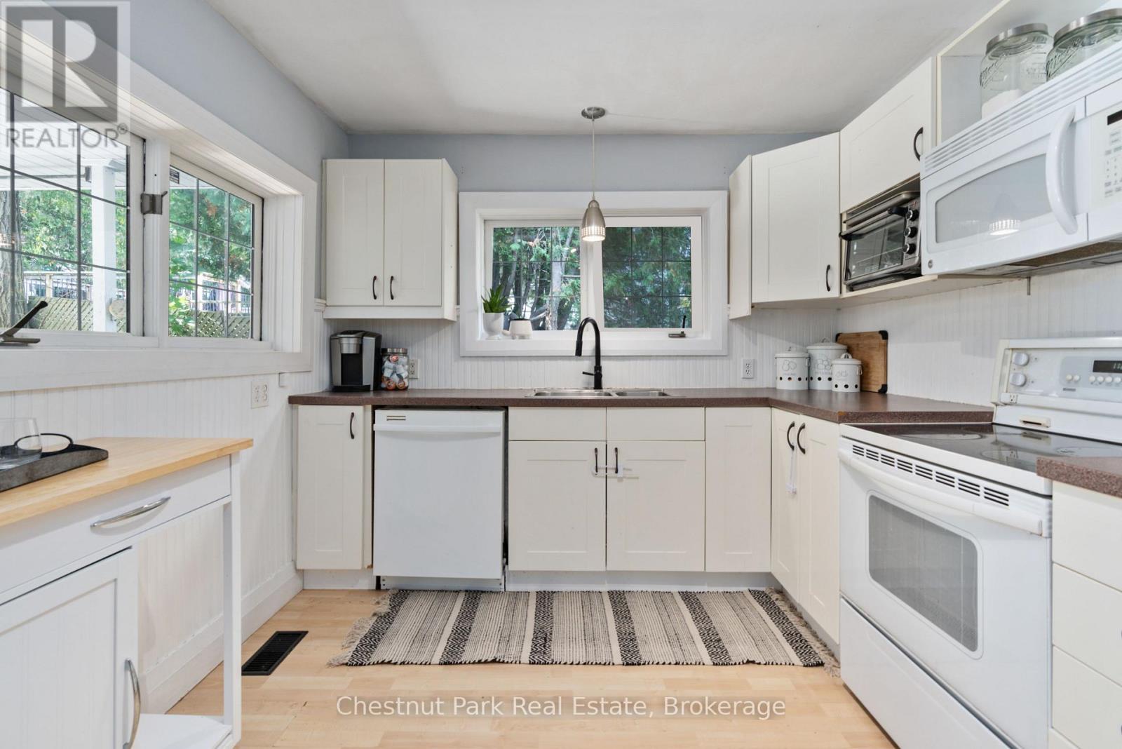 3 Cora Street E, Huntsville, Ontario  P1H 1T5 - Photo 3 - X12312924