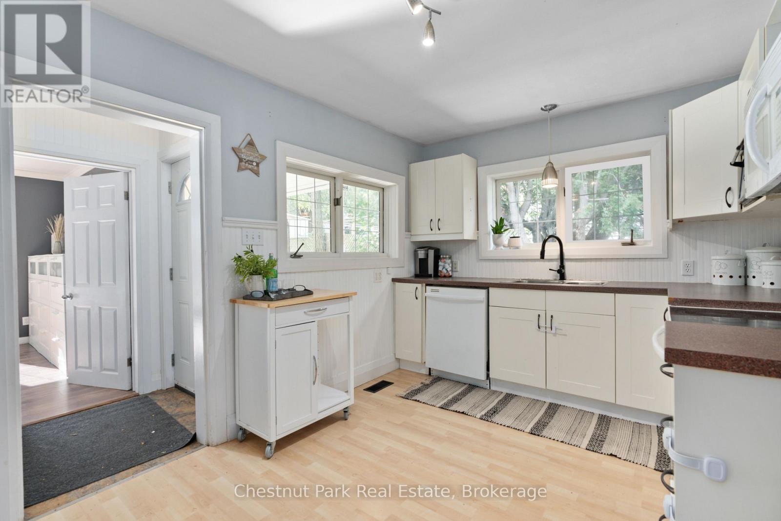 3 Cora Street E, Huntsville, Ontario  P1H 1T5 - Photo 4 - X12312924