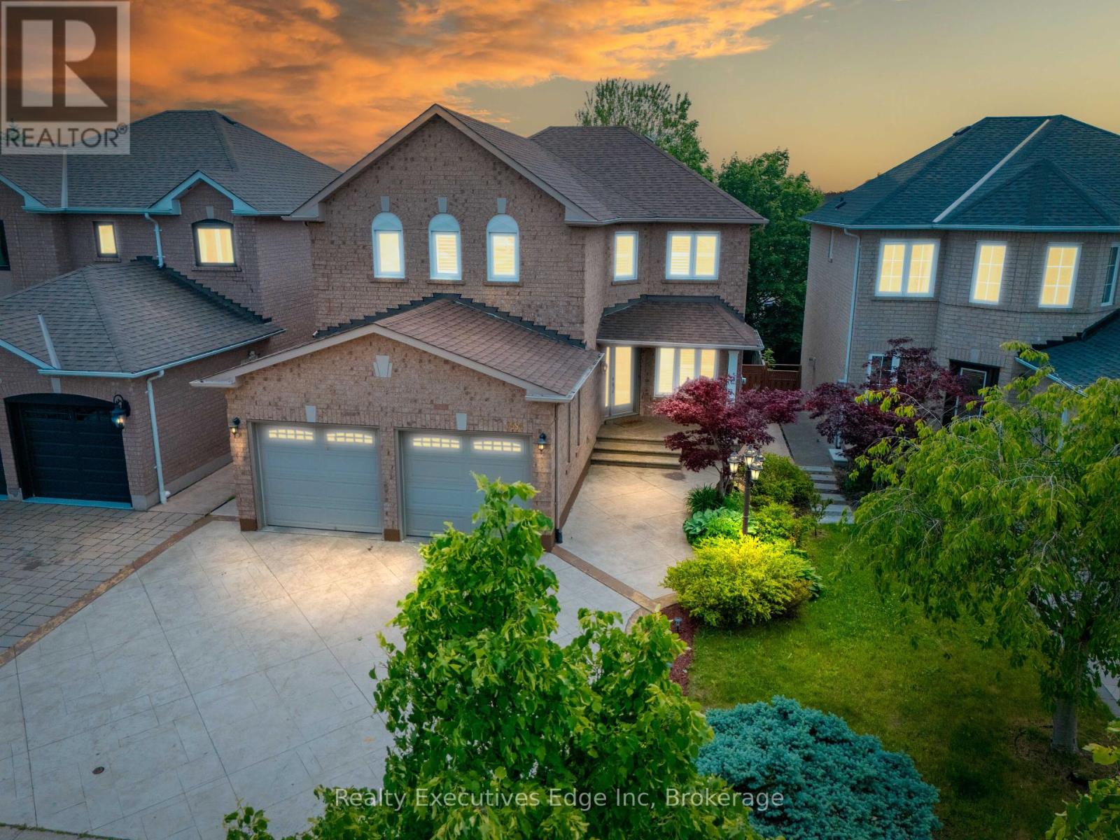6356 Newcombe Drive, Mississauga, Ontario  L5V 2G5 - Photo 1 - W12313594