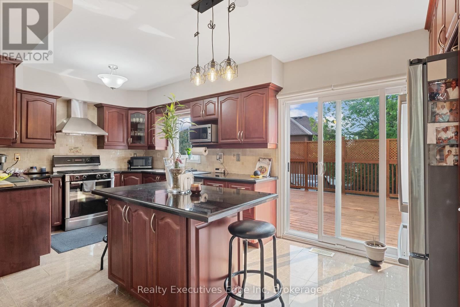 6356 Newcombe Drive, Mississauga, Ontario  L5V 2G5 - Photo 13 - W12313594