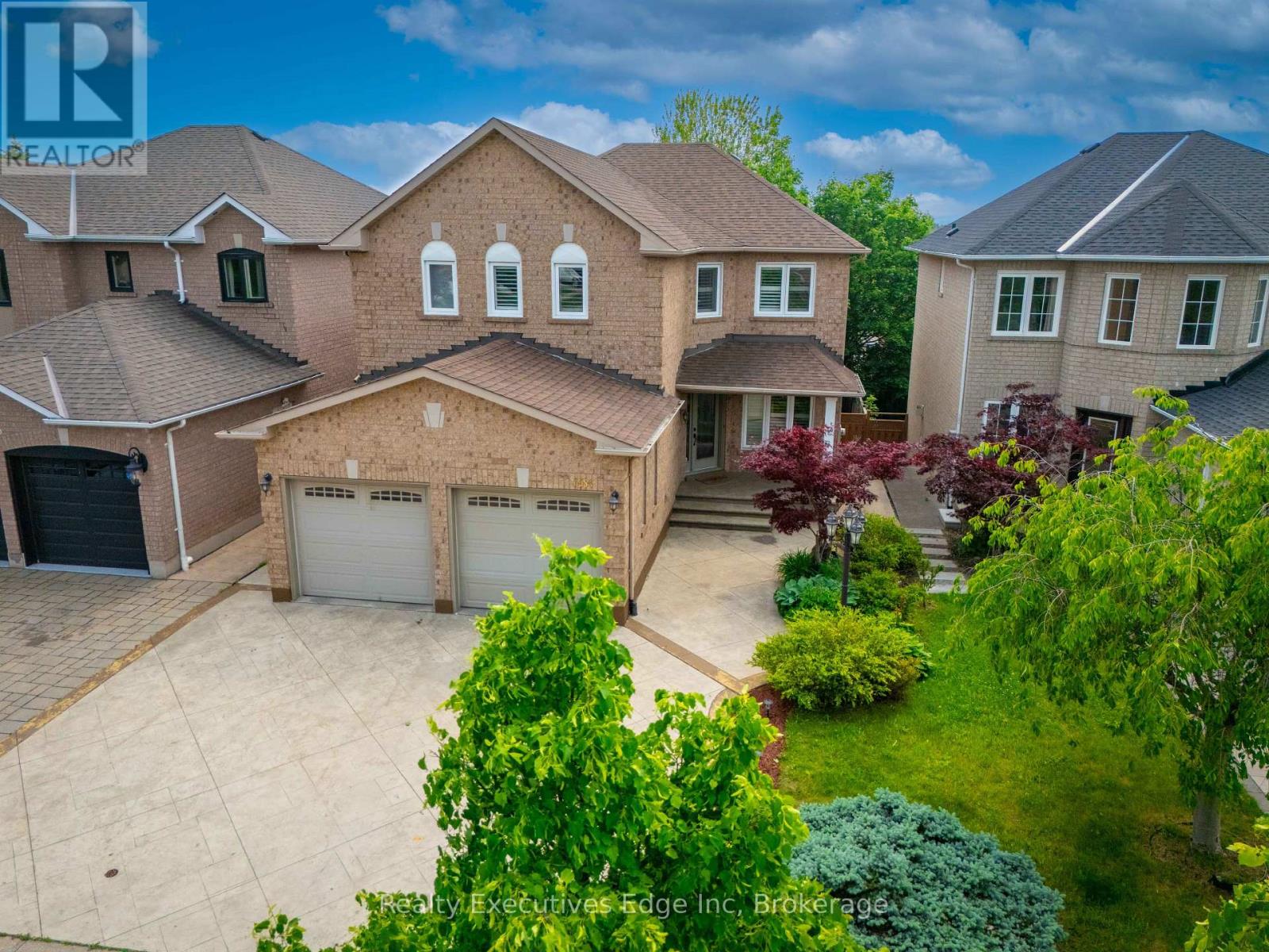 6356 Newcombe Drive, Mississauga, Ontario  L5V 2G5 - Photo 3 - W12313594