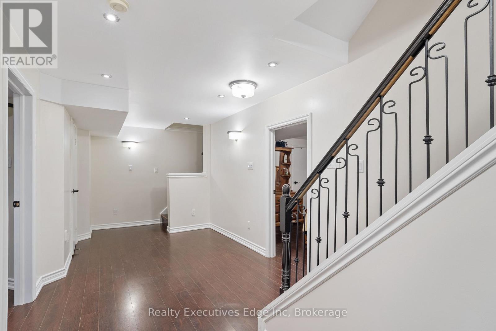6356 Newcombe Drive, Mississauga, Ontario  L5V 2G5 - Photo 33 - W12313594