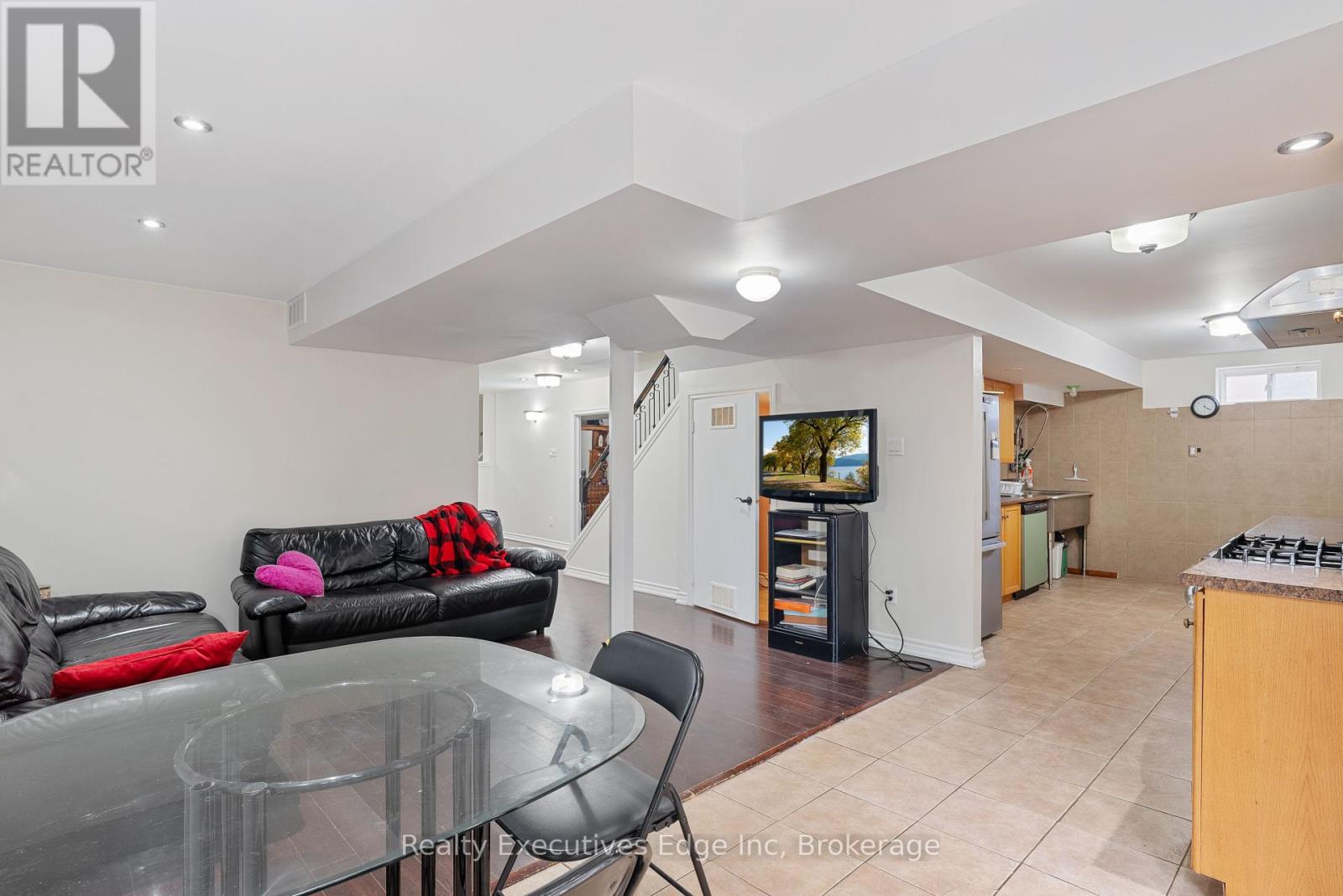 6356 Newcombe Drive, Mississauga, Ontario  L5V 2G5 - Photo 34 - W12313594