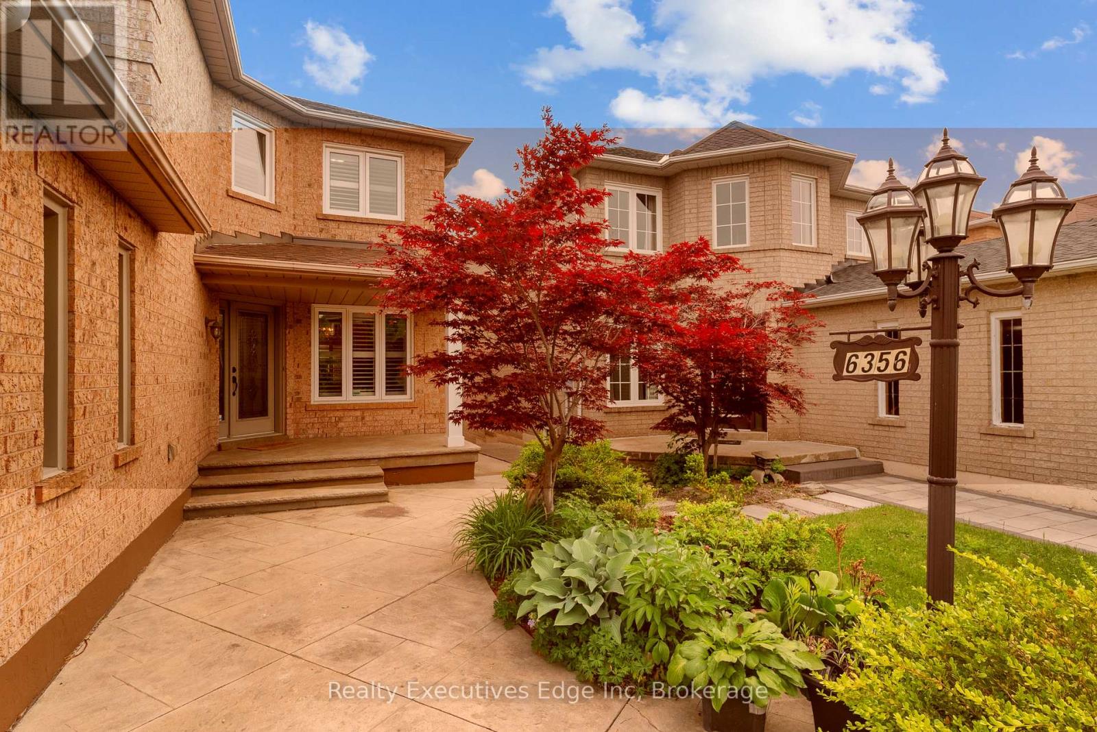 6356 Newcombe Drive, Mississauga, Ontario  L5V 2G5 - Photo 4 - W12313594