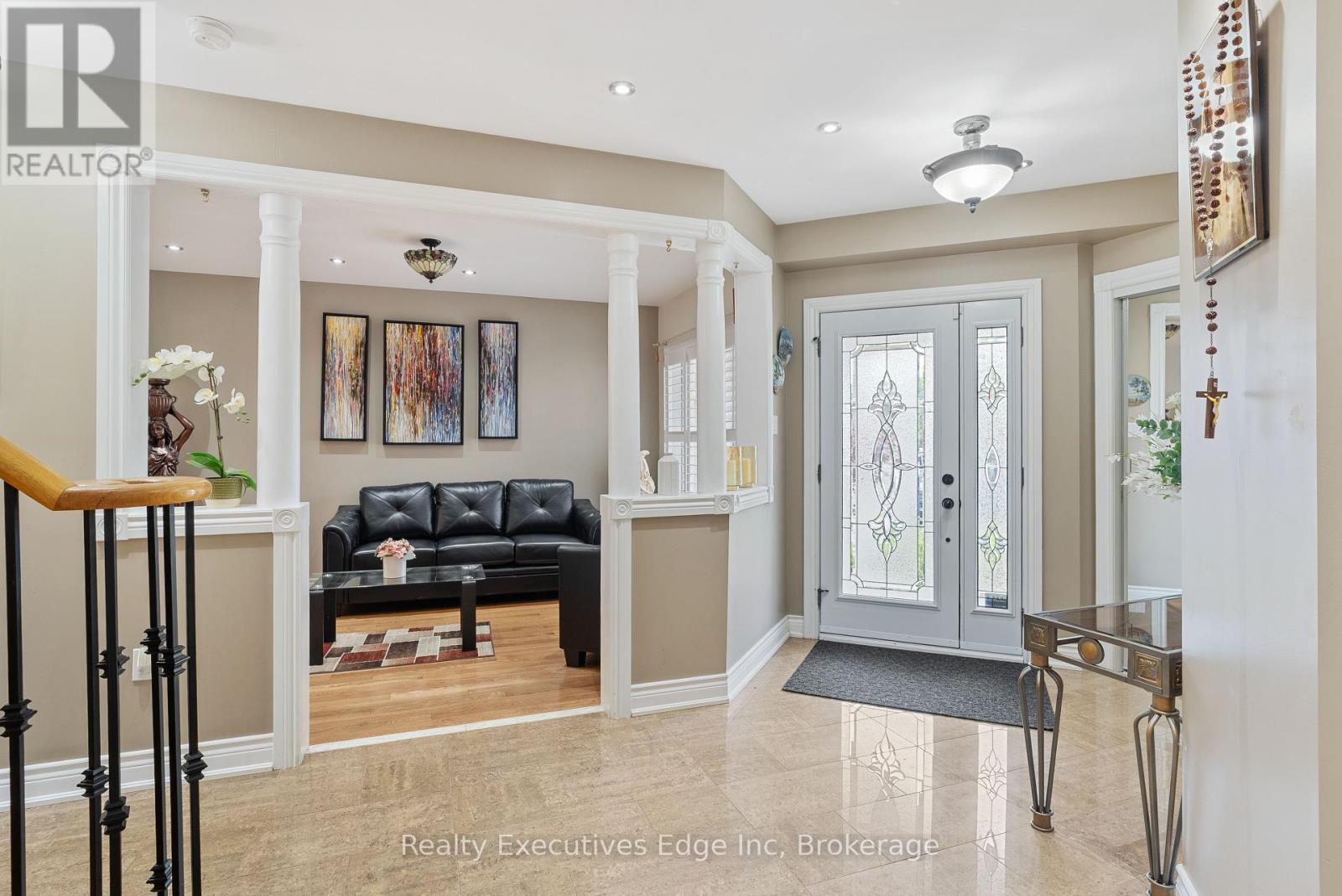 6356 Newcombe Drive, Mississauga, Ontario  L5V 2G5 - Photo 5 - W12313594