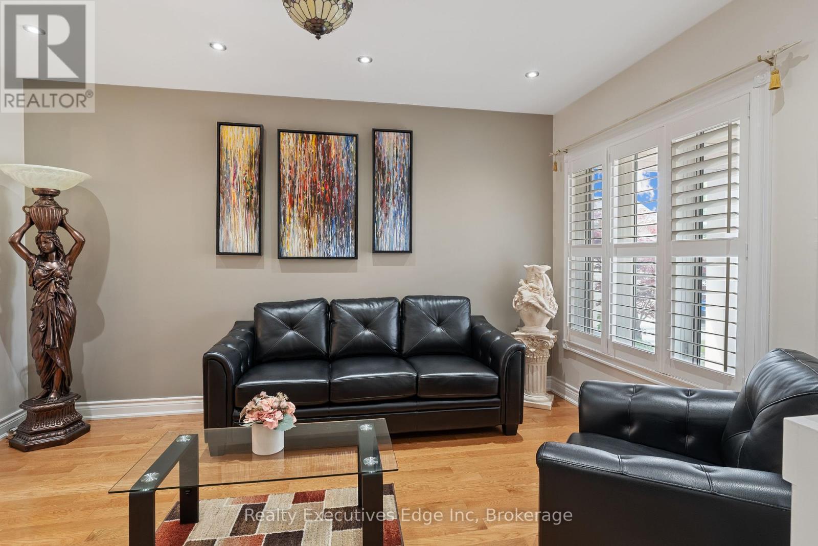 6356 Newcombe Drive, Mississauga, Ontario  L5V 2G5 - Photo 8 - W12313594