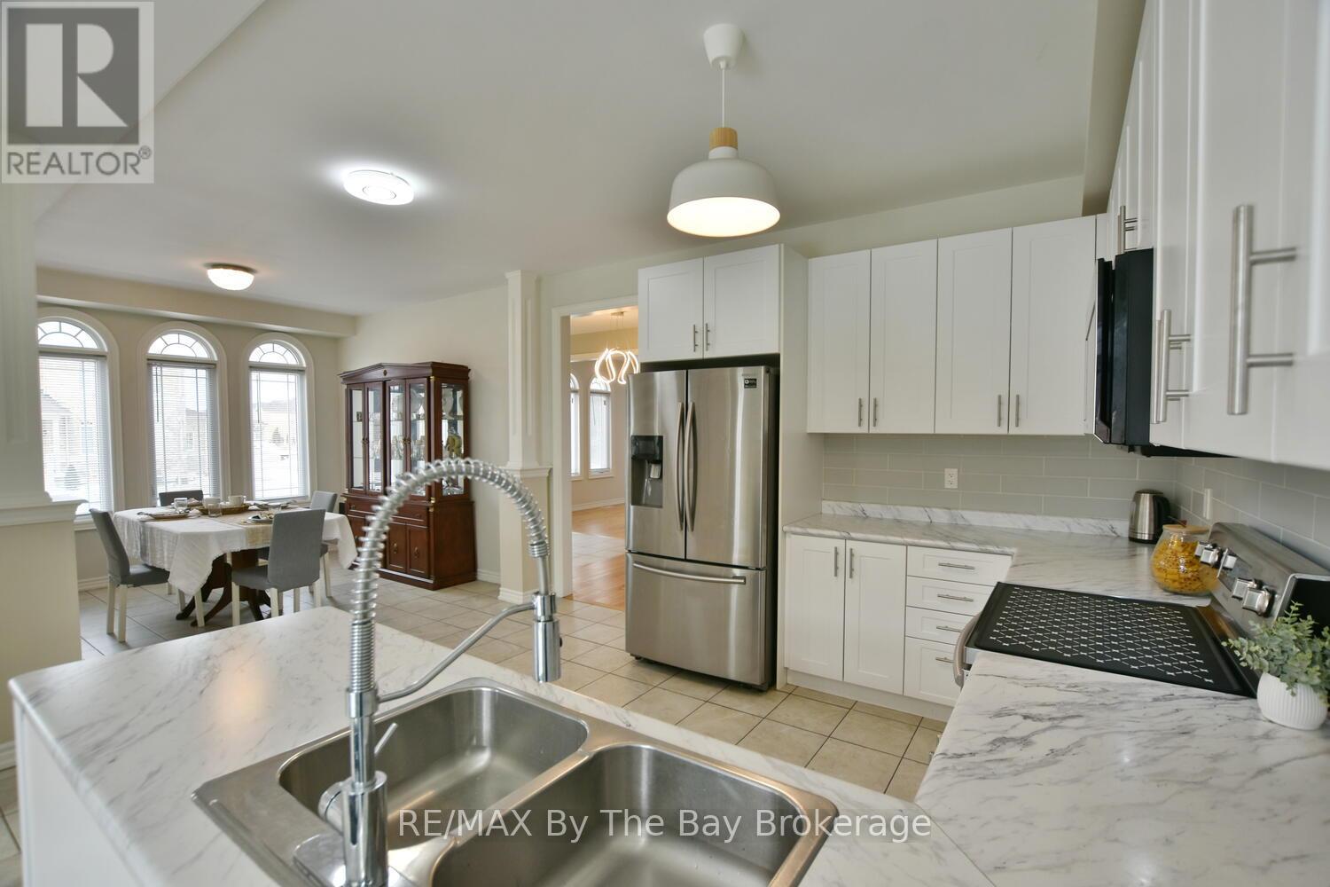 52 Pearl Street, Wasaga Beach, Ontario  L9Z 0G8 - Photo 13 - S12313704