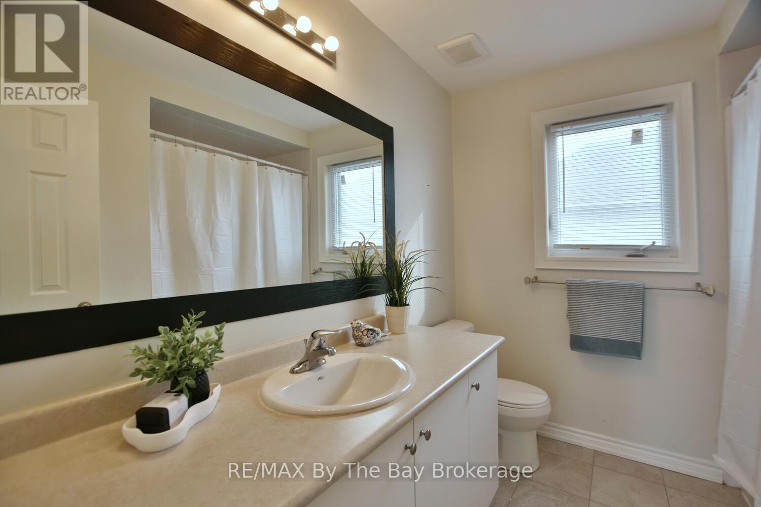 52 Pearl Street, Wasaga Beach, Ontario  L9Z 0G8 - Photo 21 - S12313704