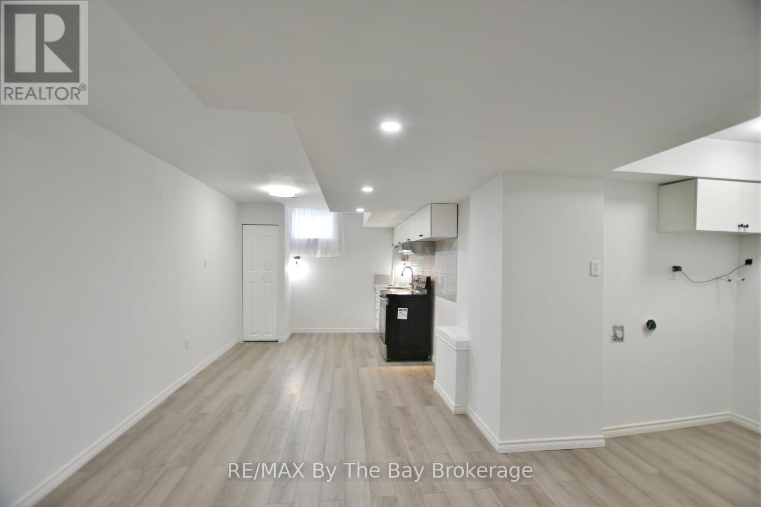 52 Pearl Street, Wasaga Beach, Ontario  L9Z 0G8 - Photo 32 - S12313704