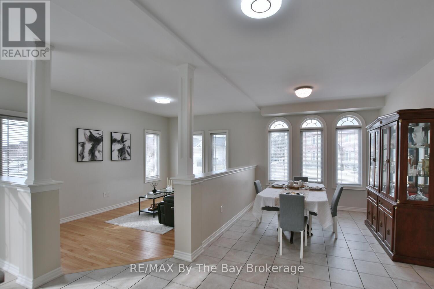 52 Pearl Street, Wasaga Beach, Ontario  L9Z 0G8 - Photo 7 - S12313704