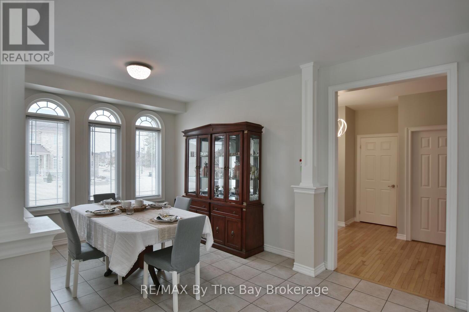 52 Pearl Street, Wasaga Beach, Ontario  L9Z 0G8 - Photo 9 - S12313704