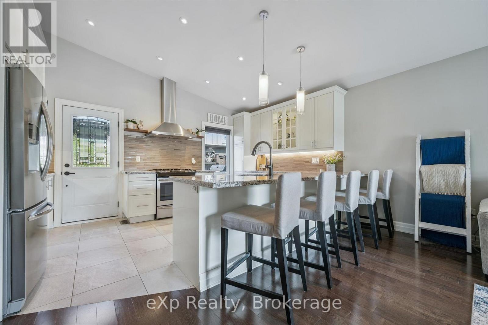 28 Alston Court, Brampton, Ontario  L6W 3B6 - Photo 9 - W12313973