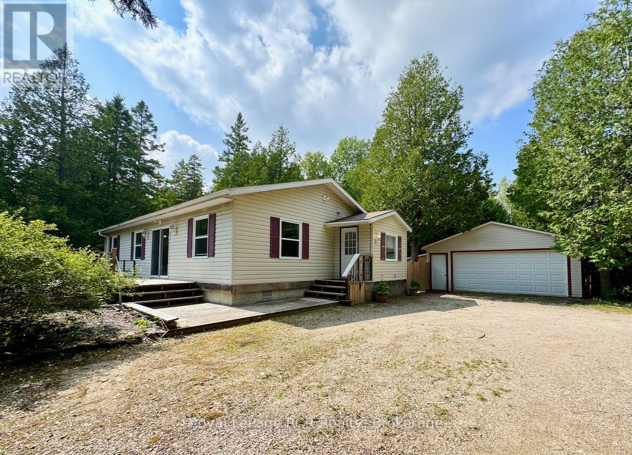 323 East Road Rr 4 Road, Northern Bruce Peninsula, Ontario  N0H 1W0 - Photo 1 - X12314257