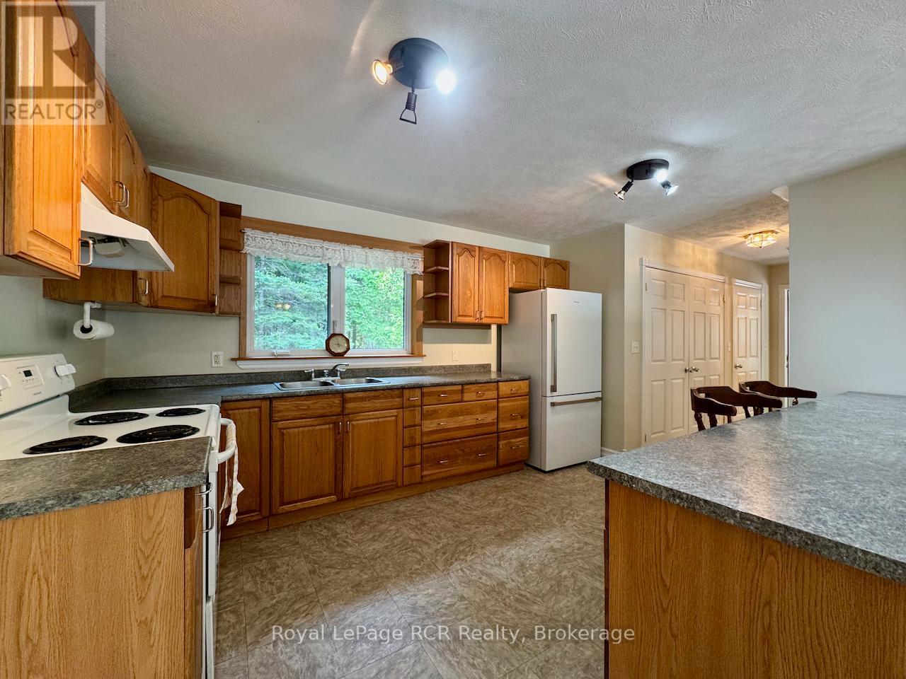 323 East Road Rr 4 Road, Northern Bruce Peninsula, Ontario  N0H 1W0 - Photo 12 - X12314257