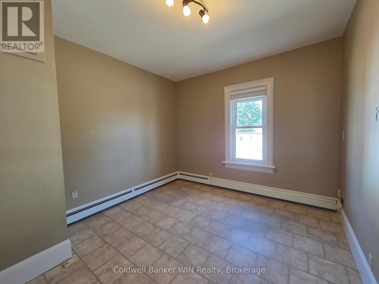 135 Fergus Street S, Wellington North, Ontario  N0G 2L2 - Photo 17 - X12314730