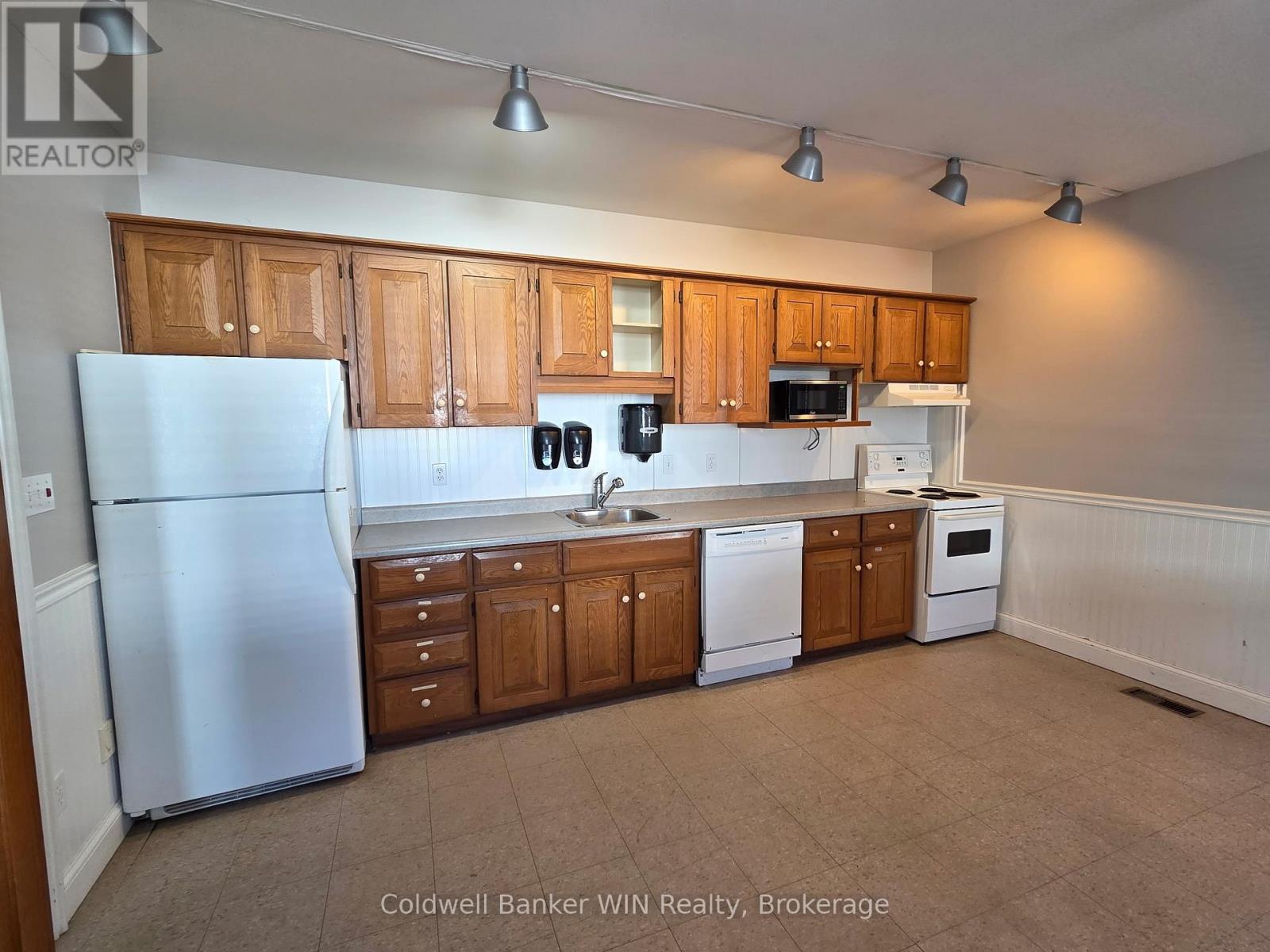 135 Fergus Street S, Wellington North, Ontario  N0G 2L2 - Photo 7 - X12314730