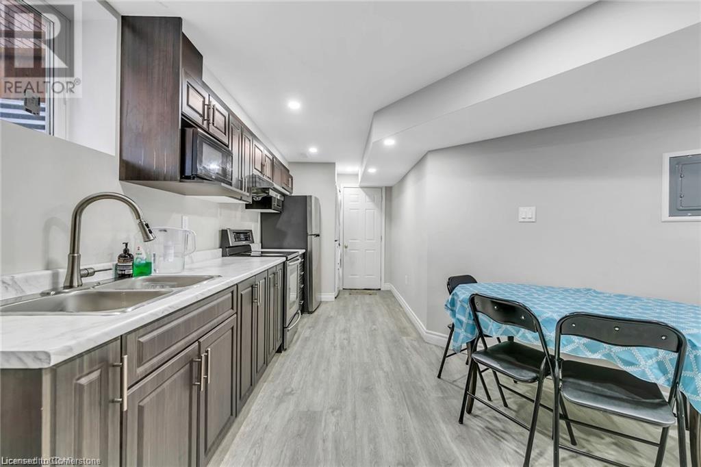 916 Magdalena Court Unit# B, Kitchener, Ontario  N2E 0B3 - Photo 4 - 40755416