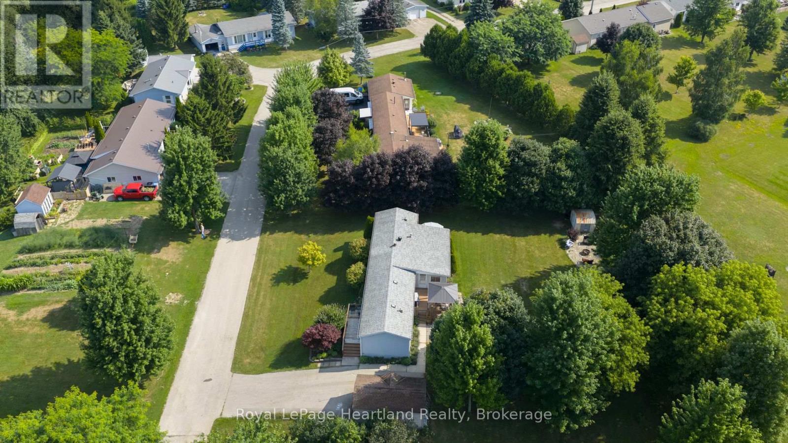 240 Hickory Lane, Perth East, Ontario  N5A 6S6 - Photo 4 - X12316144