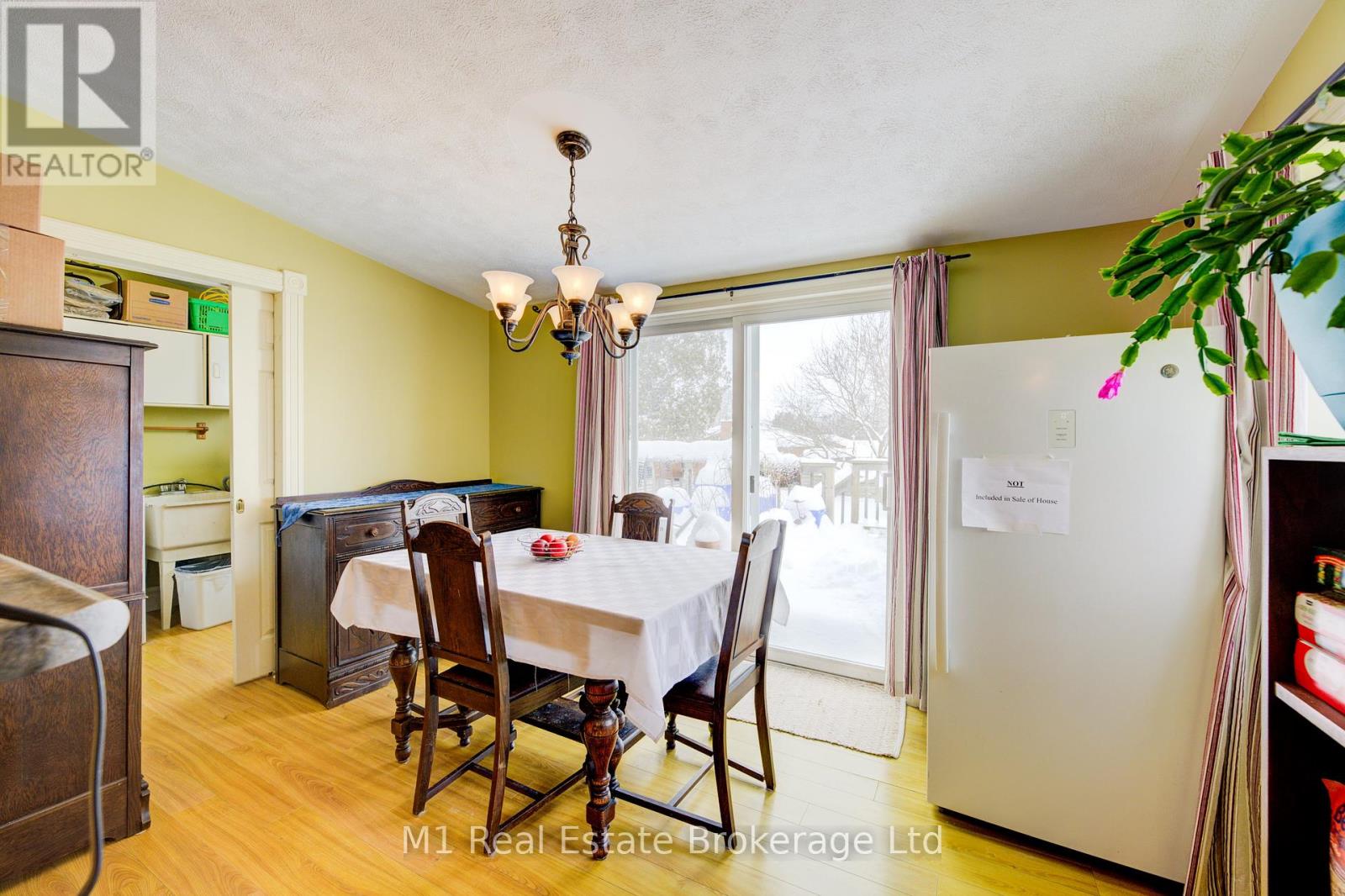 541 9th Street, Hanover, Ontario  N4N 1M3 - Photo 12 - X12317223