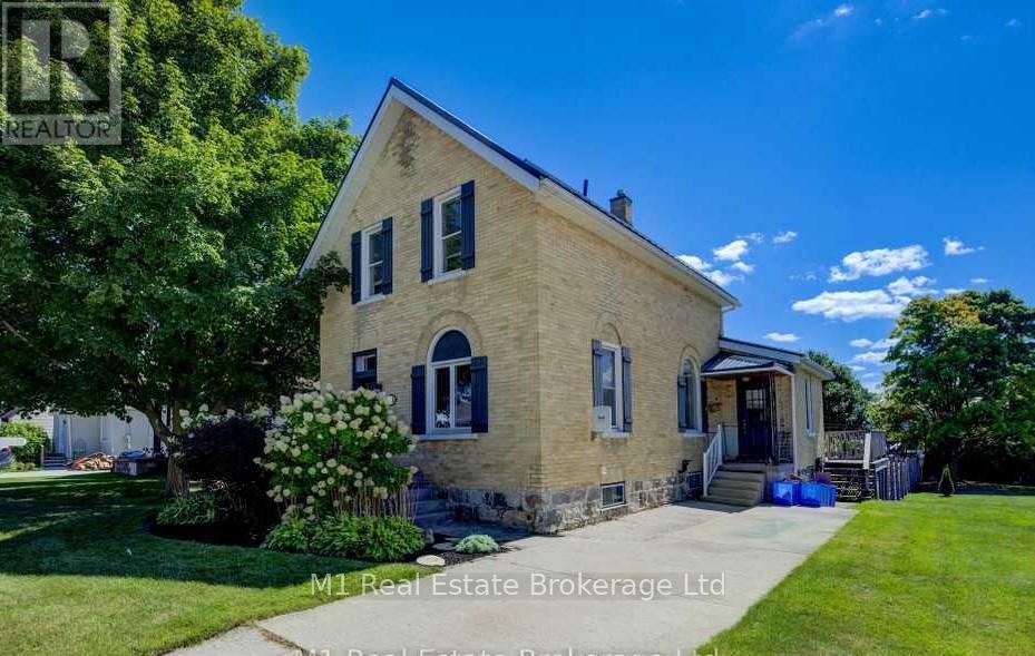 541 9th Street, Hanover, Ontario  N4N 1M3 - Photo 4 - X12317223