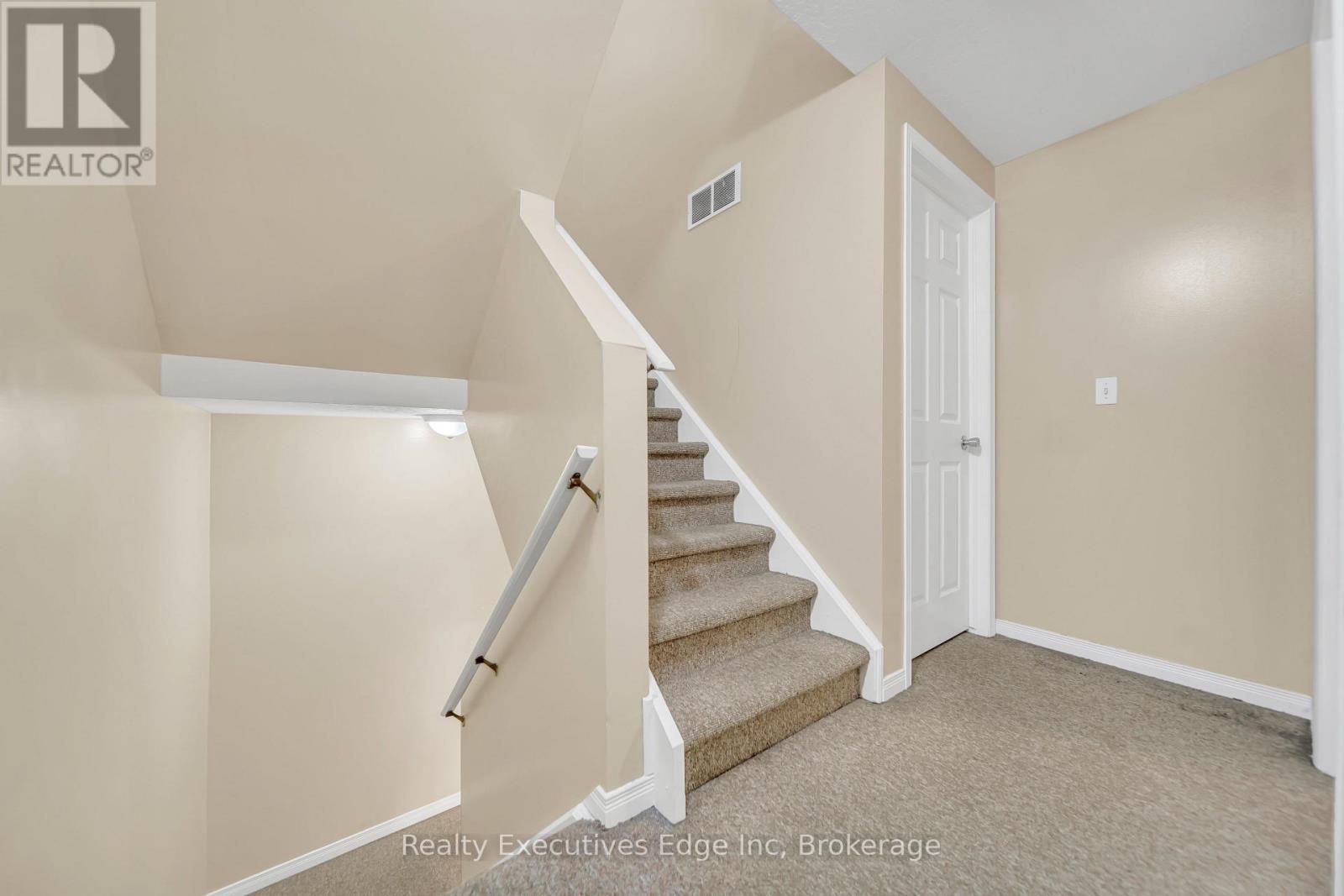5 - 142 York Road, Guelph, Ontario  N1E 3E9 - Photo 10 - X12318759