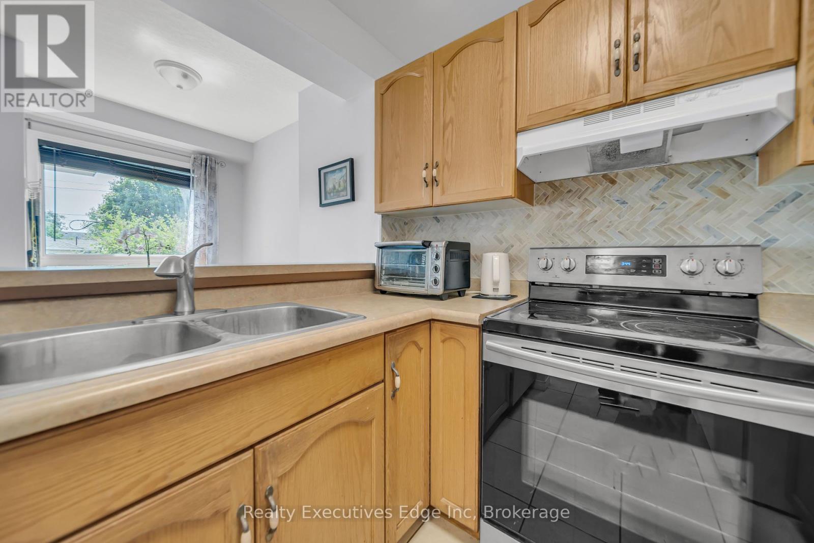 5 - 142 York Road, Guelph, Ontario  N1E 3E9 - Photo 5 - X12318759