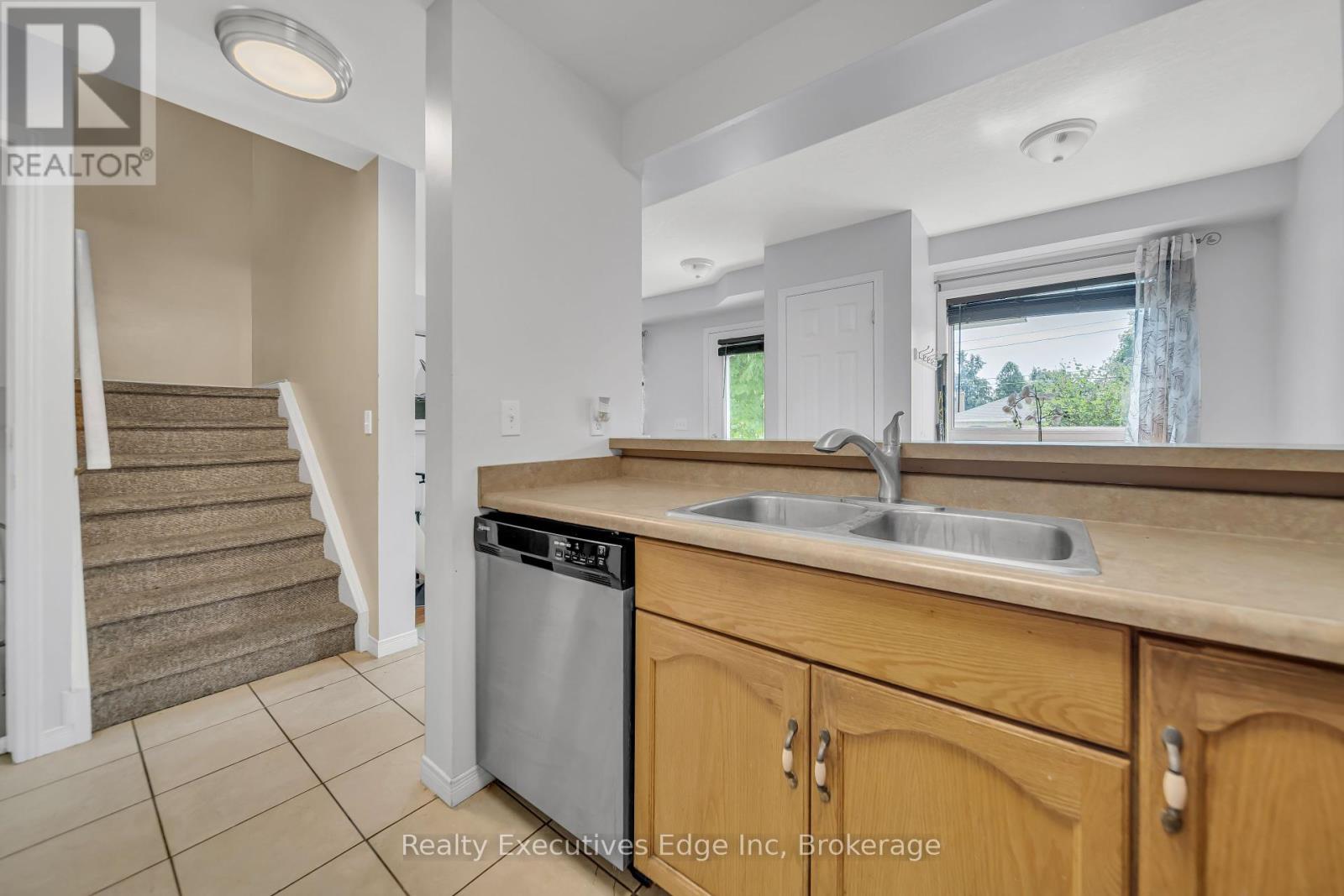 5 - 142 York Road, Guelph, Ontario  N1E 3E9 - Photo 6 - X12318759