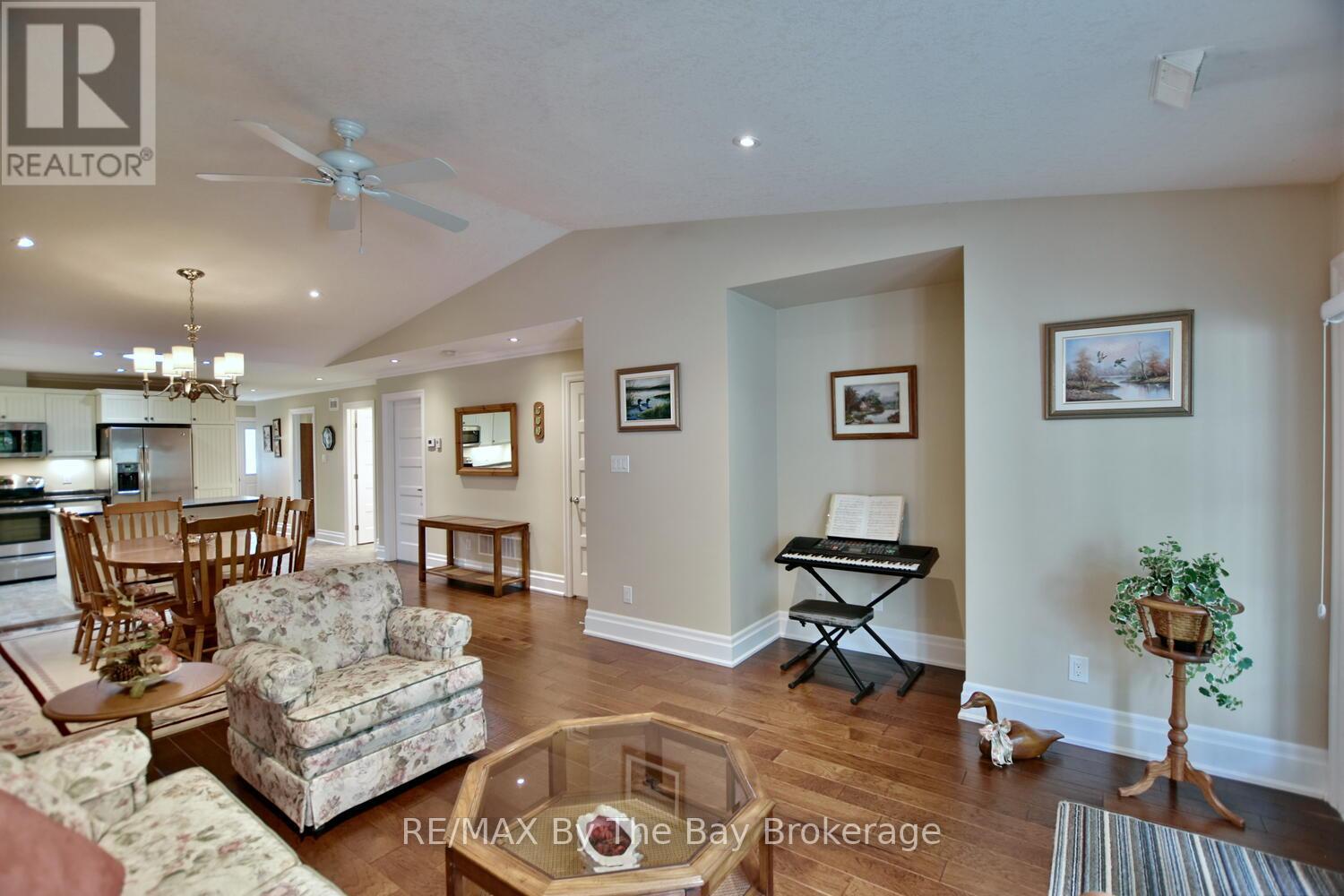 50 Clover Crescent, Wasaga Beach, Ontario  L9Z 0G4 - Photo 10 - S12318965