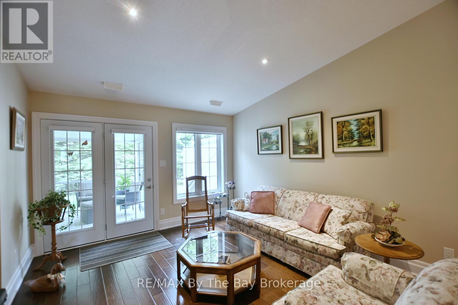 50 Clover Crescent, Wasaga Beach, Ontario  L9Z 0G4 - Photo 11 - S12318965
