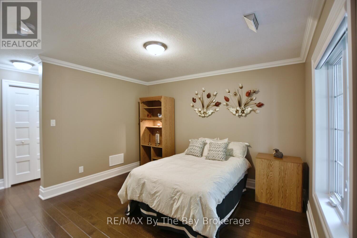 50 Clover Crescent, Wasaga Beach, Ontario  L9Z 0G4 - Photo 13 - S12318965